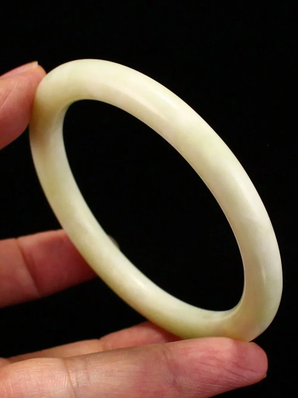 Natural Xiuyan Xiu Jade Bangle Bracelet 30.48g 58mm ID Slim Light Green Stone Ri